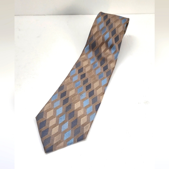 Paul Dione Diamond Pattern Men's 100% Silk Tie - Picture 1 of 3